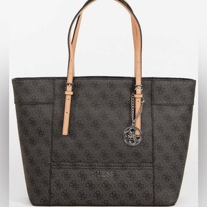 NWOT “Delaney” Guess Purse